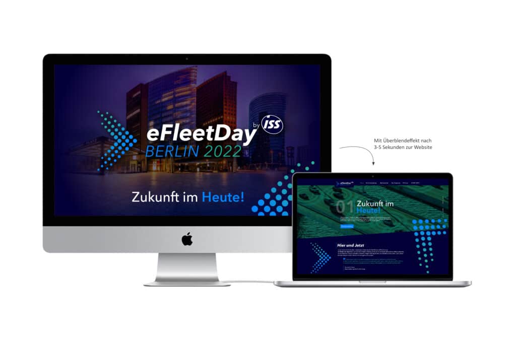 Das Bild zeigt zwei Apple-Computer, einen iMac und ein MacBook, mit einer Präsentation zur Veranstaltung "eFleetDay Berlin 2022". Der Bildschirm des iMacs zeigt das Event-Logo mit dem Slogan "Zukunft im Heute!", während das MacBook die zugehörige Website darstellt.
