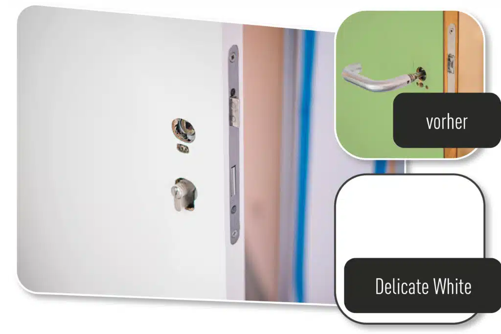 Eine Tür, die mit der Möbelfolie „Delicate White“ neu gestaltet wurde. Die Hauptaufnahme zeigt die modernisierte Tür in elegantem Weiß, während eine kleine Einblendung oben rechts den vorherigen Zustand mit einer grünen Oberfläche und beschädigtem Türgriff zeigt. Die Verwandlung verleiht der Tür ein hochwertiges und frisches Aussehen.