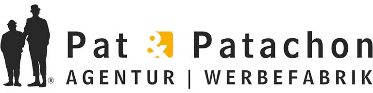 Logo von 'Pat & Patachon – Agentur | Werbefabrik'. Links sind zwei stilisierte, schwarze Silhouetten von Personen zu sehen, die an die dänischen Filmfiguren Pat & Patachon erinnern. Rechts daneben steht der Firmenname 'Pat & Patachon' in einer modernen, klaren Schrift. Das '&'-Symbol ist in Gelb gestaltet. Darunter befindet sich die Unterzeile 'AGENTUR | WERBEFABRIK' in Großbuchstaben.